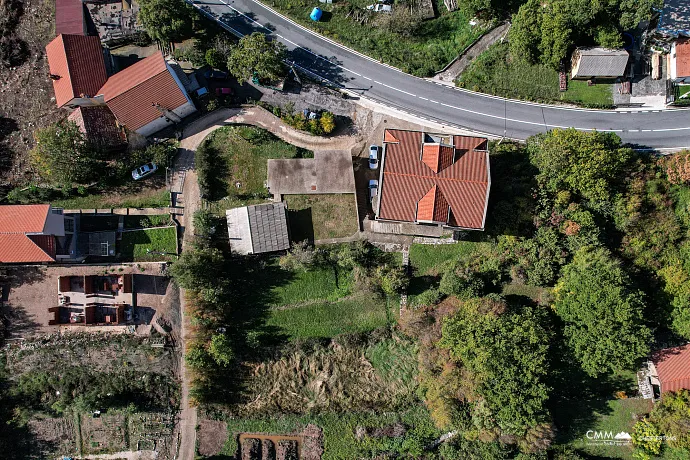 Urbanized Plot with Sea View and Own Water Source – Lapčići, 1,000 m²