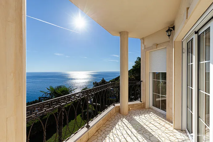 Elegance and serenity in a luxurious villa with natural views.