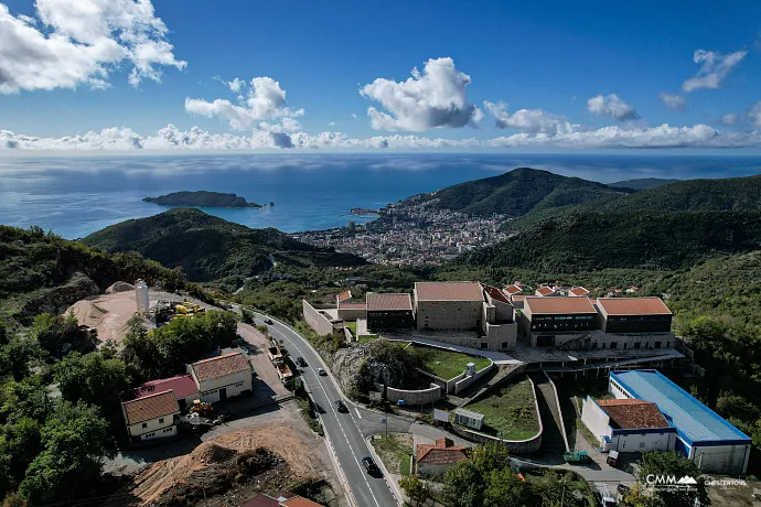 Urbanized Plot with Sea View and Own Water Source – Lapčići, 1,000 m²