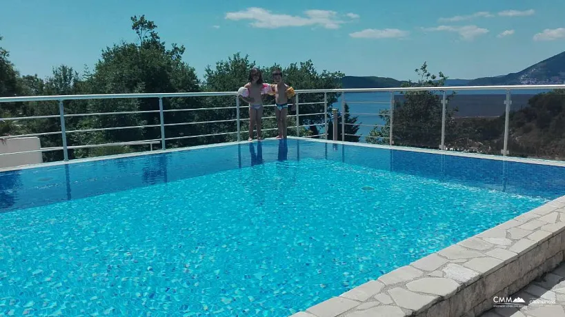 Luxury apartment in Pržno, terrace with a sea view