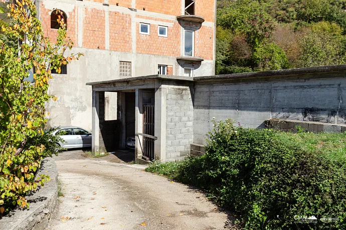 Urbanized Plot with Sea View and Own Water Source – Lapčići, 1,000 m²