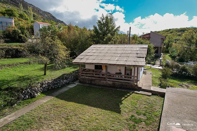 Urbanized Plot with Sea View and Own Water Source – Lapčići, 1,000 m²