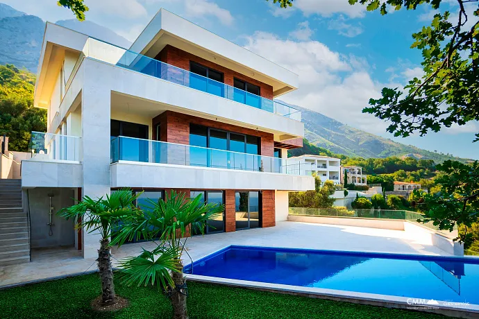 Villa with panoramic sea view