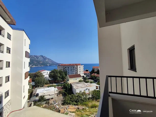 One bedroom apartment in Becici with a sea view