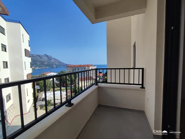 One bedroom apartment in Becici with a sea view