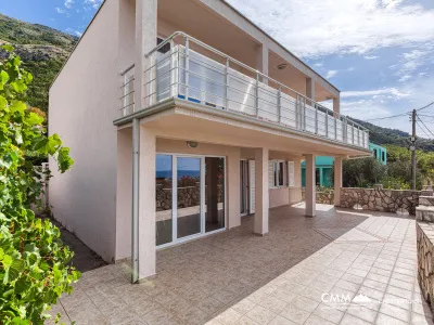 A house in Sutomore with a panoramic sea view 140 m2