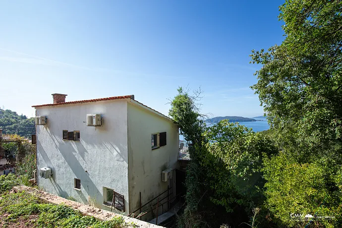 House for sale in Pržno, near Sveti Stefan – prime location.