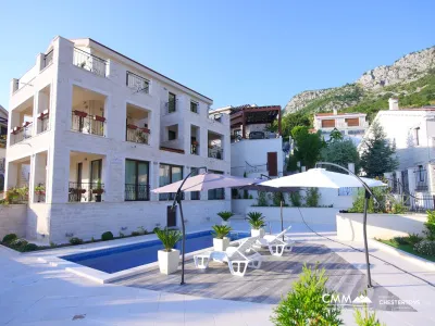 Villa with pool in Blizikuce