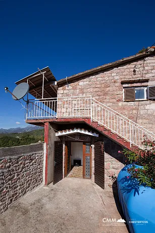 House for sale in Pržno, near Sveti Stefan – prime location.