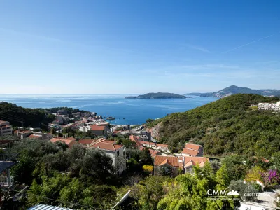House for sale in Pržno, near Sveti Stefan – prime location.