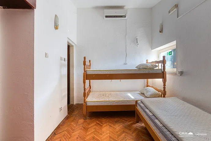 House for sale in Pržno, near Sveti Stefan – prime location.