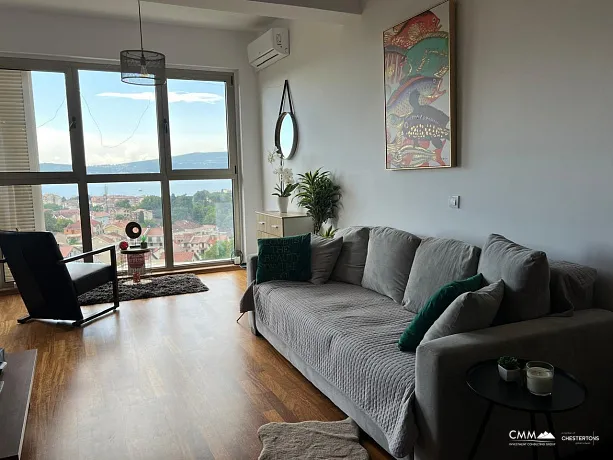 Spacious Apartment with Sea View in Tivat, Mažina Area