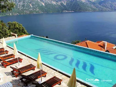 Apartment with three bedrooms and sea views, with swimming pool