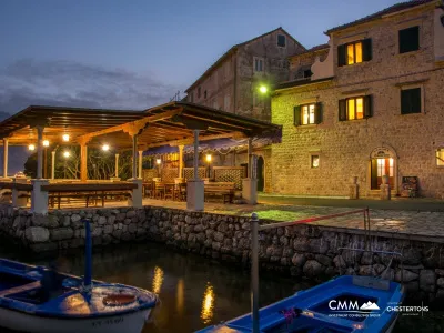 Two houses with restaurant on the front line