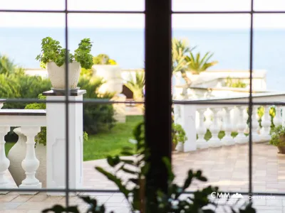 Villa 1200m²: Exclusive Residence by the Sea