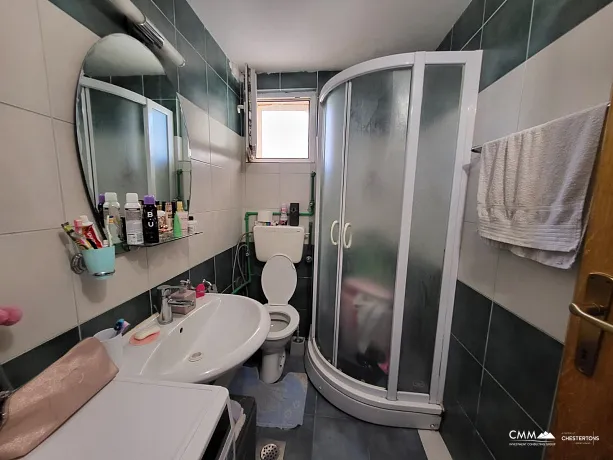 Apartment with a spacious terrace in a quiet location in Budva