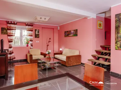 Apartment with three bedrooms and sea views in Bigovo