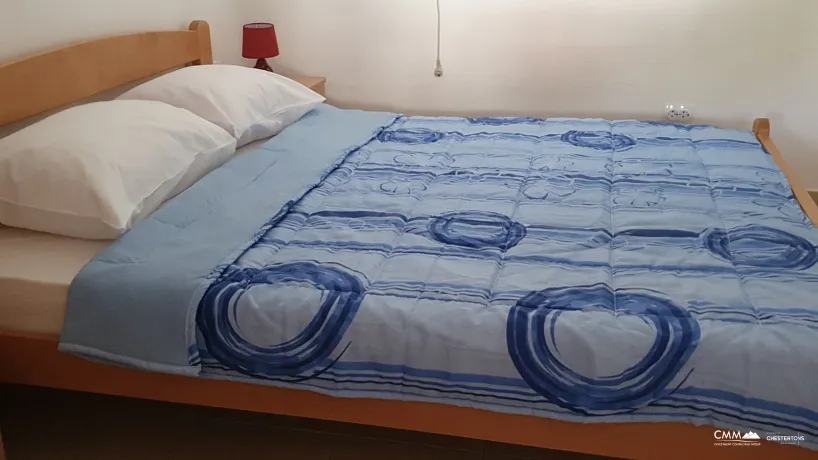 Townhouse with 4 apartments in Sutomore