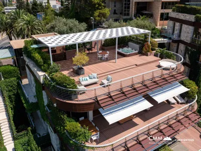 Penthouse in a premium complex with panoramic sea views