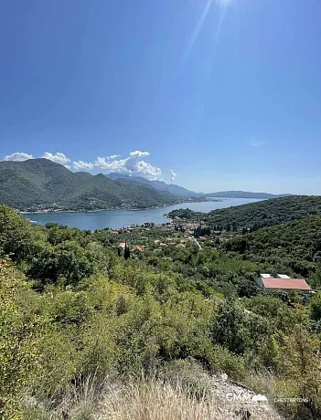 Urbanized plot in Herceg Novi with a sea view