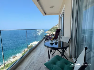 Stylish 2-Bedroom Apartment Just Steps from the Sea