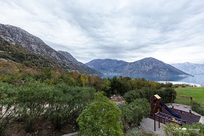 Modern One-Bedroom Apartment with Sea & Mountain Views