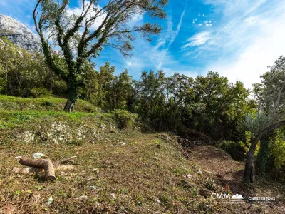 Plot for sale in Reževići, 975 m²