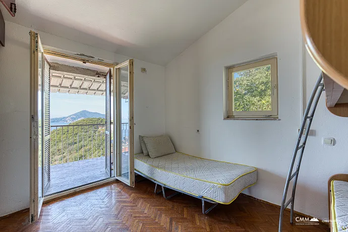 House for sale in Pržno, near Sveti Stefan – prime location.