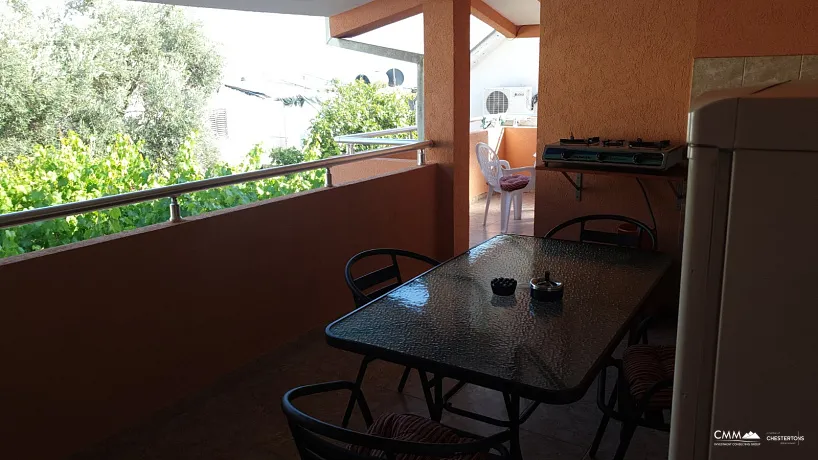 Townhouse with 4 apartments in Sutomore