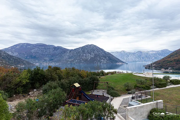 Modern One-Bedroom Apartment with Sea & Mountain Views