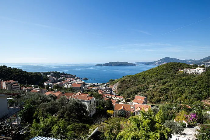 House for sale in Pržno, near Sveti Stefan – prime location.