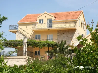 House in with pool in Dobrota