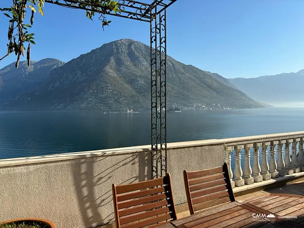 Magnificent villa with a fireplace on the first line with views of the Bay of Kotor