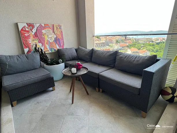 Spacious Apartment with Sea View in Tivat, Mažina Area