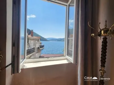 One bedroom apartment with sea view in the historical town of Perast