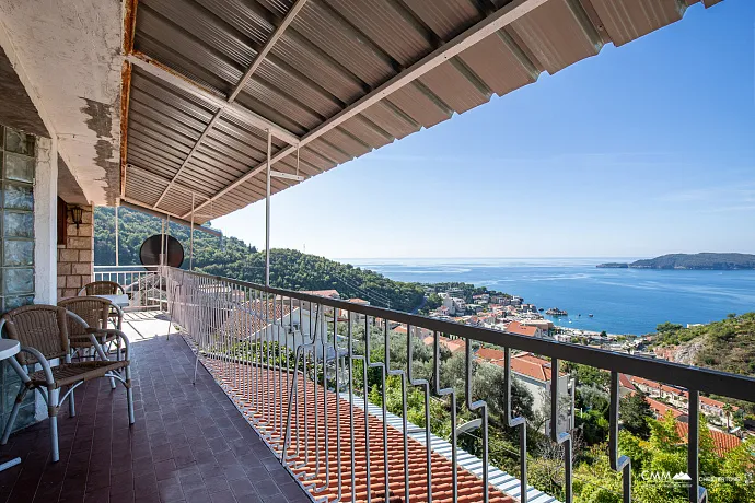 House for sale in Pržno, near Sveti Stefan – prime location.