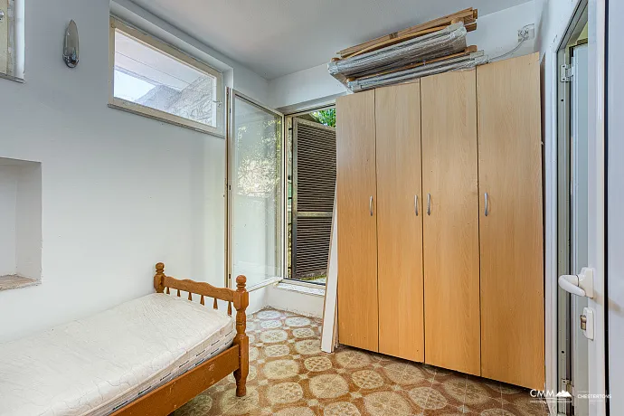 House for sale in Pržno, near Sveti Stefan – prime location.