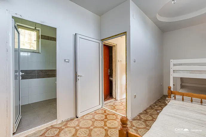 House for sale in Pržno, near Sveti Stefan – prime location.