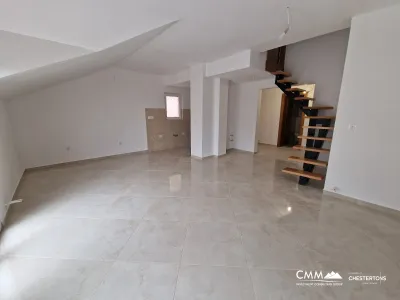 Three-bedroom duplex apartment in Igalo with sea view