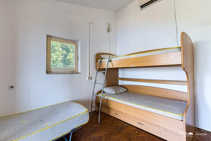 House for sale in Pržno, near Sveti Stefan – prime location.