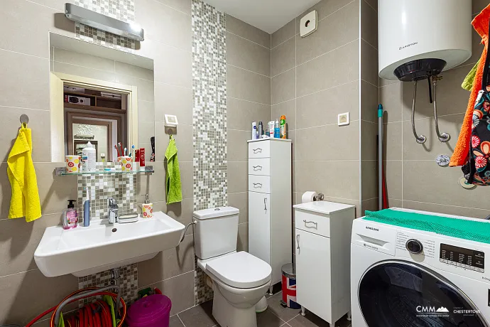 Modern One-Bedroom Apartment with Sea & Mountain Views