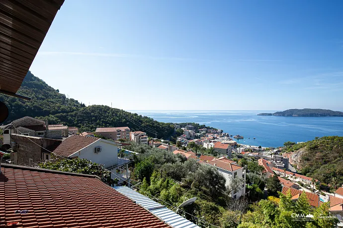 House for sale in Pržno, near Sveti Stefan – prime location.