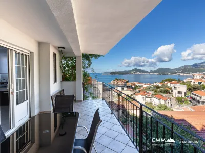 Apartment for sale overlooking the island of Sveti Stefan