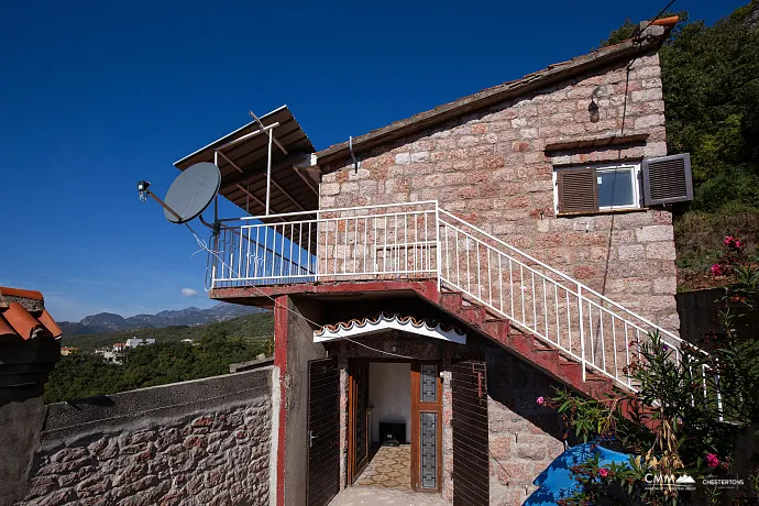 House for sale in Pržno, near Sveti Stefan – prime location.