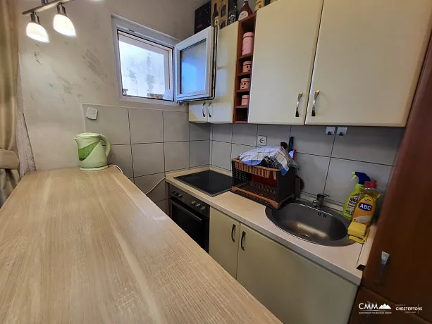 Apartment with a spacious terrace in a quiet location in Budva