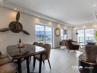 For sale: a spacious and luxuriously furnished three-bedroom apartment in the Sunny Side complex.