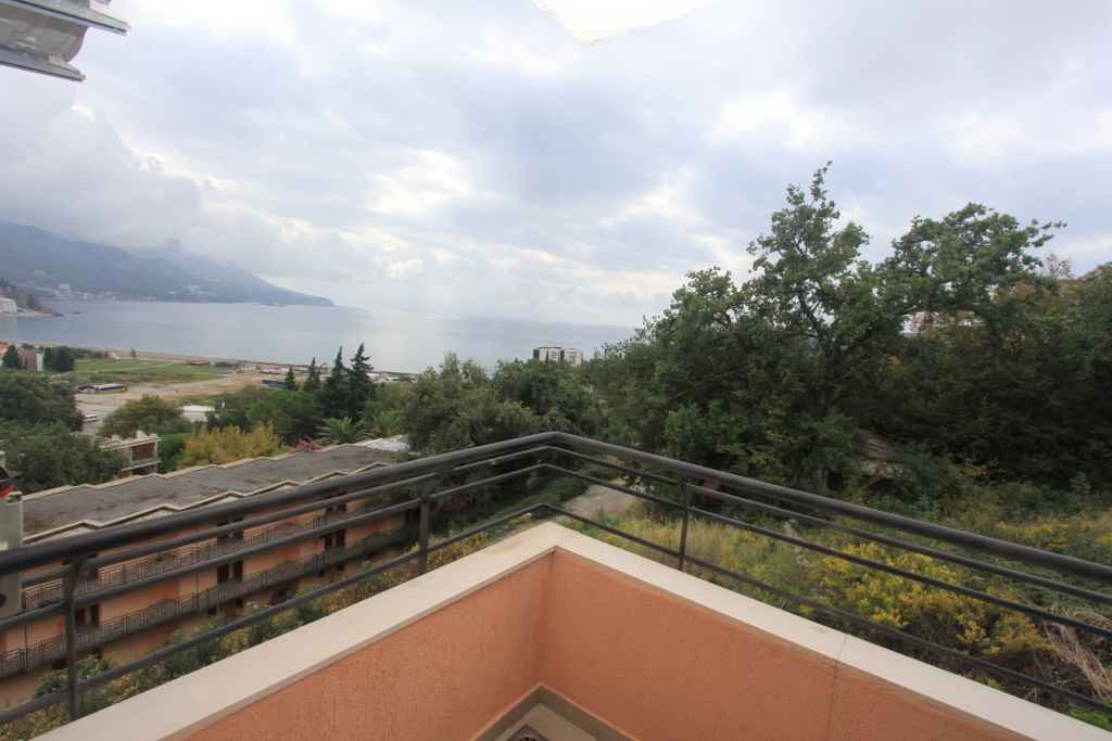 Apartment in complex with sea view