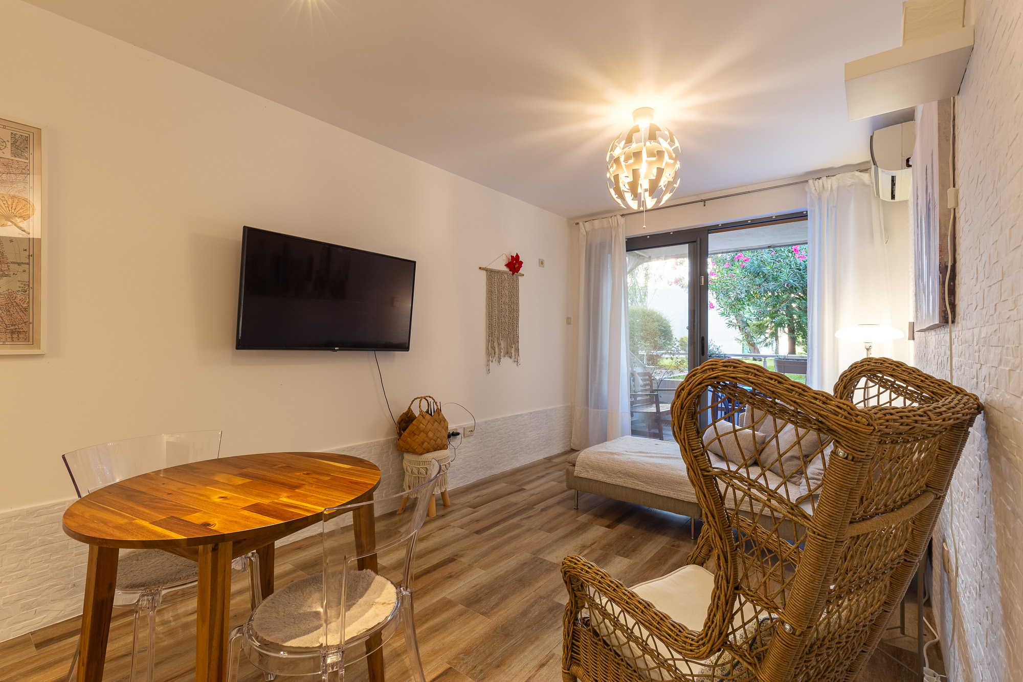 Elegant two-bedroom apartment in Pržno – 57 m²
