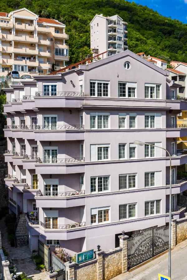 Villa for sale in an attractive location in Budva