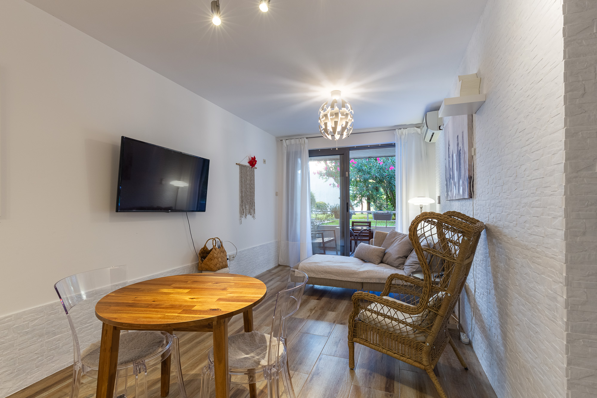 Elegant two-bedroom apartment in Pržno – 57 m²